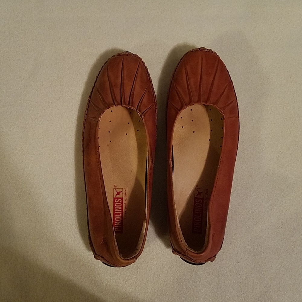 Size 37  Looks Hand-stitched leather slip-on shoes